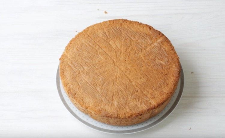 We give the finished biscuit to cool completely.