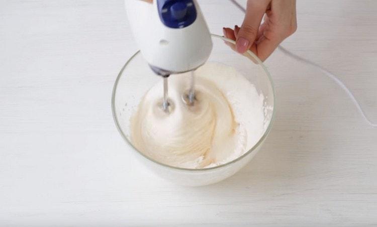 Beat the yolks until white.