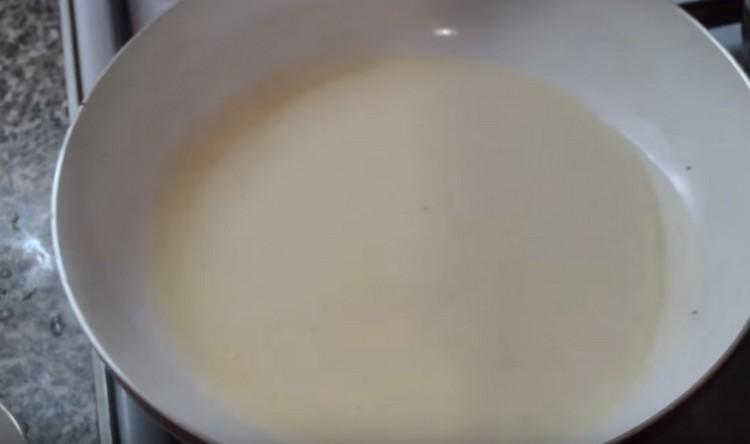 Fry pancakes in a well-heated pan.