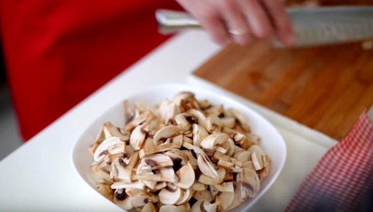 Such pancakes can be made not only with mushrooms, but even with chanterelles.