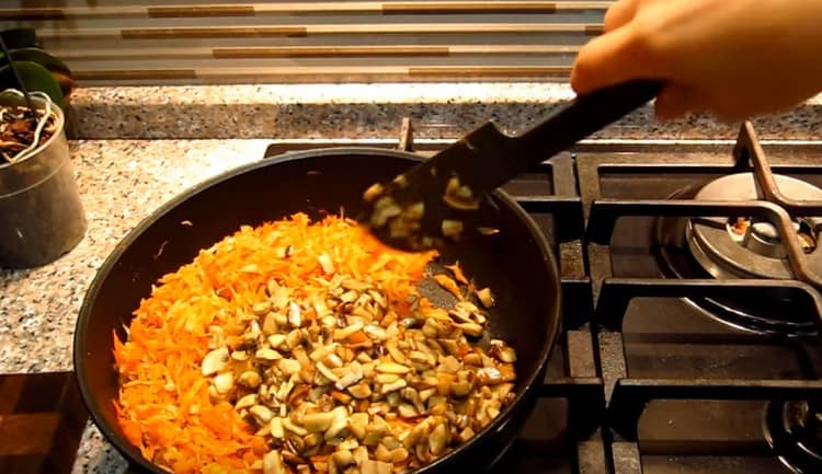 Fry the mushrooms in a separate pan and add them to the cabbage.