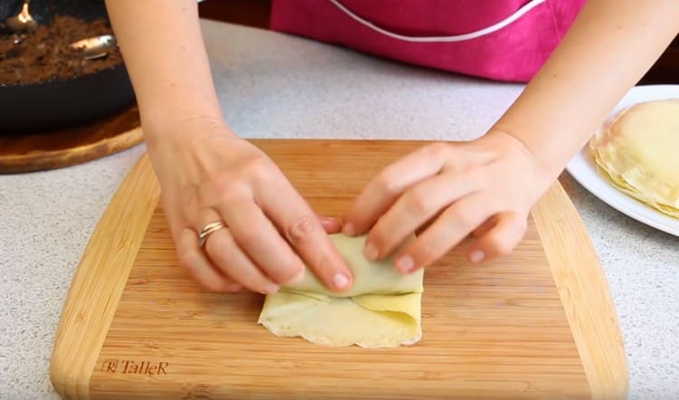 It is easy to wrap the filling in such pancakes, they are not torn.