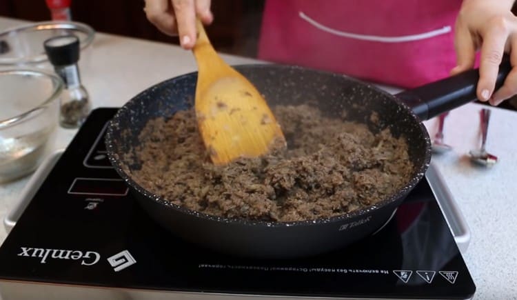 stuffing pancakes with such a filling will be easy.