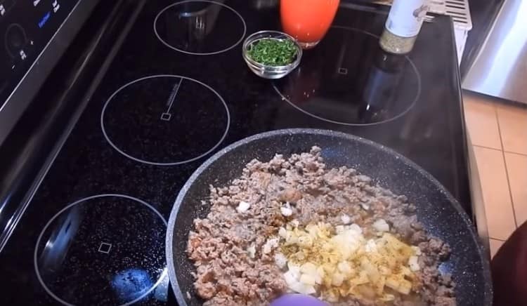 Add spices to our meat filling to taste.