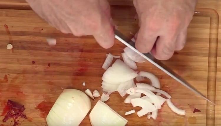 Onion cut into half rings.