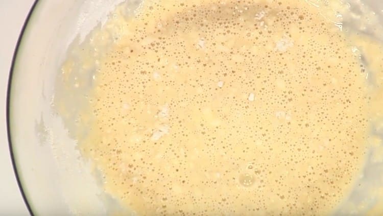 Leave the dough to rise.