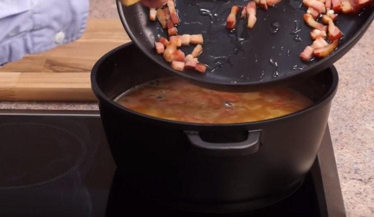 We also add pepper, salt, bay leaf and smoked meats.