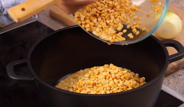 Transfer the washed peas to the pan and fill it with water.