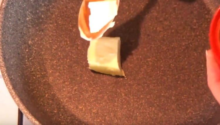 We heat the pan with a piece of butter.