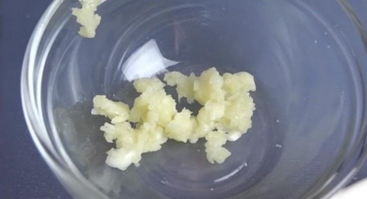 Grind garlic in any convenient way.