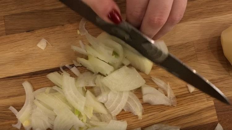 Finely chop the onion.