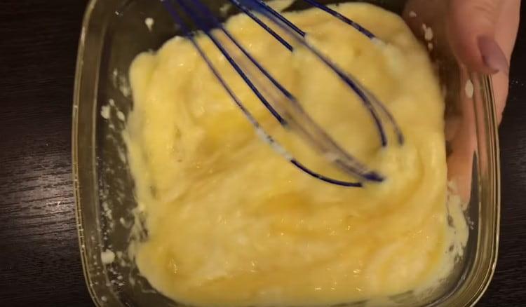 Beat eggs with soda.