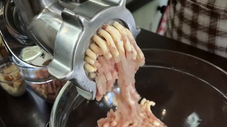 Prepare minced meat for cutlets