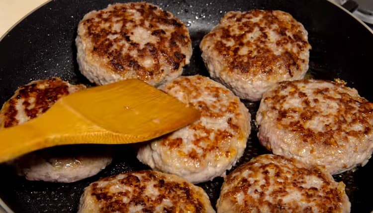 Fry products on both sides in a well-heated pan.
