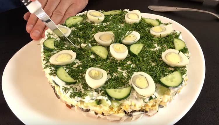 Such a wonderful salad with smoked chicken and mushrooms will decorate any holiday table.