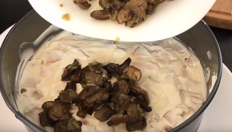 Put the cooled mushrooms on top of a layer of chicken meat.