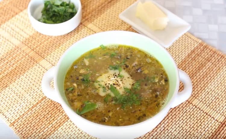 When serving saury, you can put a slice of butter in the canned fish soup.