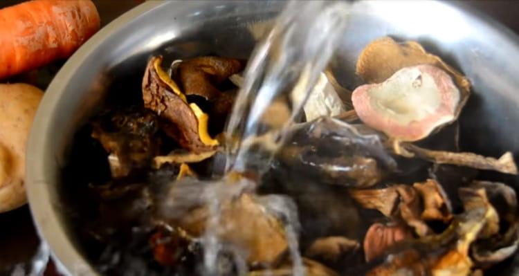 Pour dried mushrooms with boiling water.