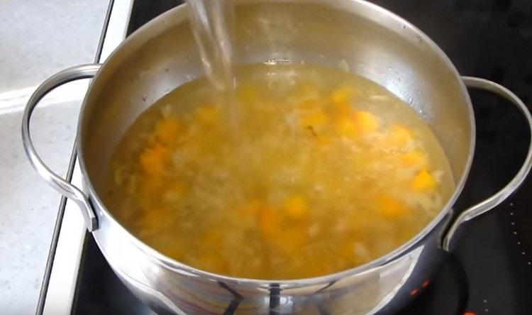 Add water to the frying and wait for it to boil.