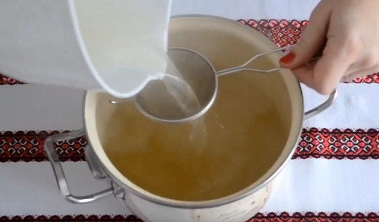 Filter the finished broth through a sieve.