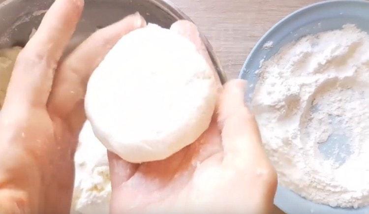 We form lush cheesecakes.