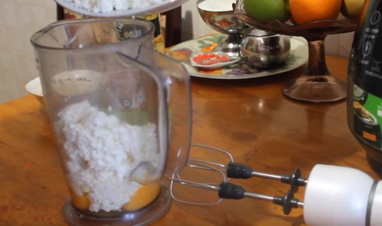 Put cottage cheese in a blender bowl and beat eggs.