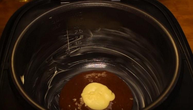 Next, put as much white dough on the center.