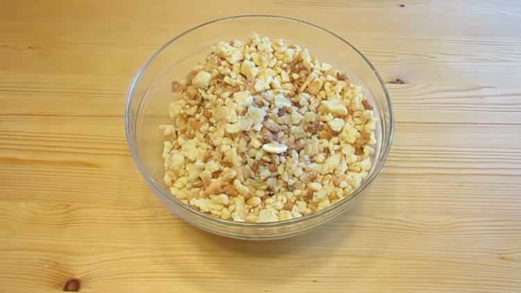 To make an anthill cake according to the classic recipe, grind the dough