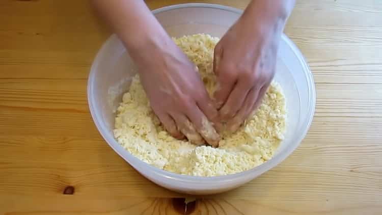 To make an anthill cake according to the classic recipe, you need to cook the dough