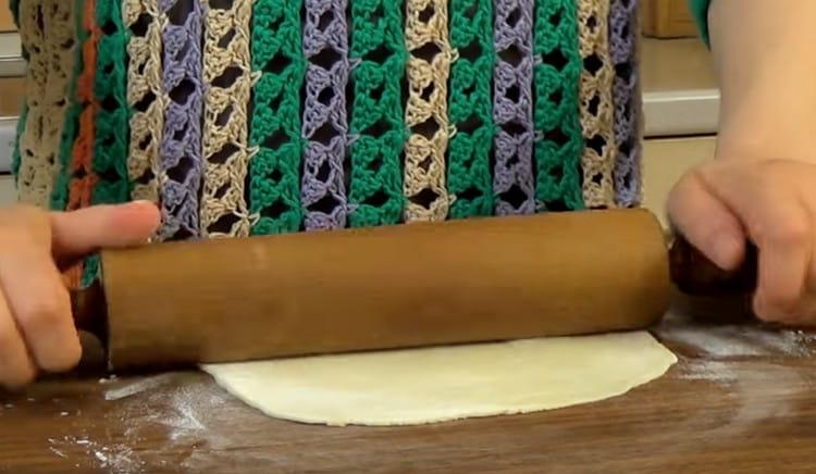 Roll out the dough as thin as possible.