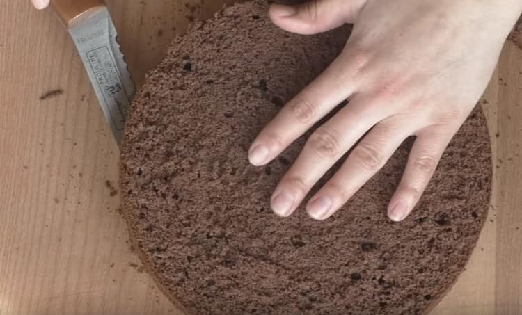 Cut the biscuit into 3 parts.