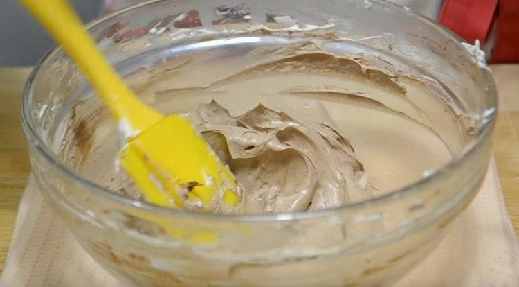 Mix the workpiece thoroughly with cocoa.