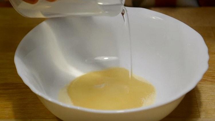 Pour gelatin with water and leave to swell.