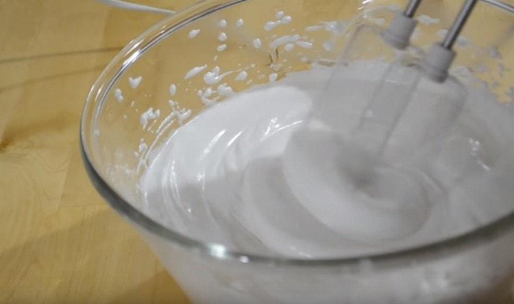 Beat the proteins a few minutes after adding the syrup.