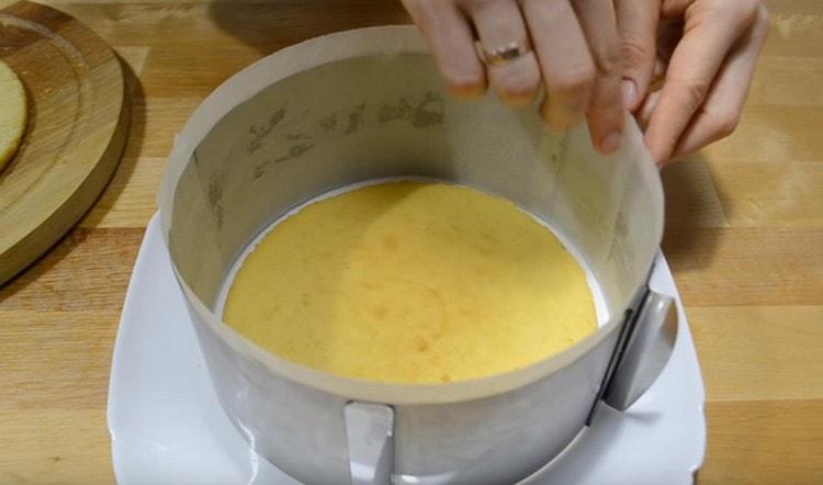 We put the first cake in a detachable form.