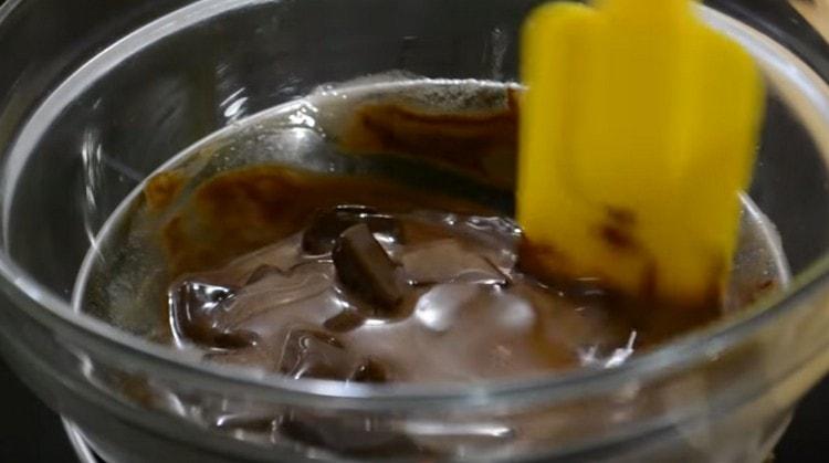 Stir the butter with chocolate until smooth.