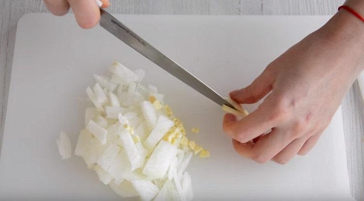 Grind onions and garlic.