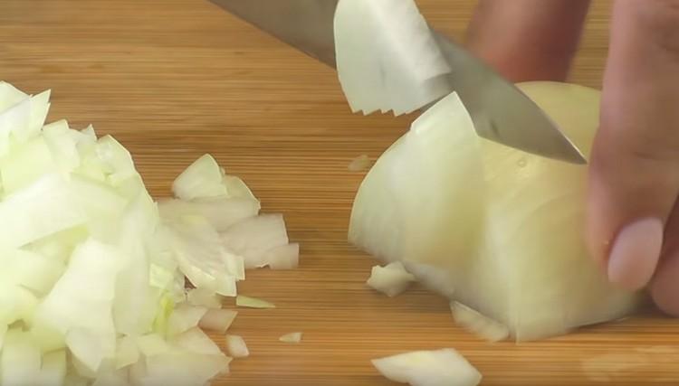 Grind a large onion.