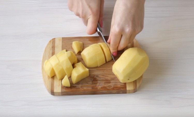 Cut potatoes into pieces.