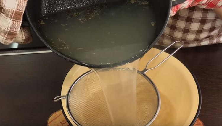 Ready broth must be filtered through a sieve.