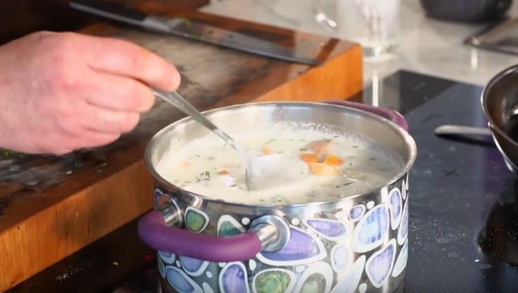 Immediately add fish and greens to your ear.