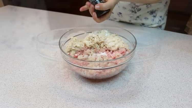 Add spices to make minced meat.