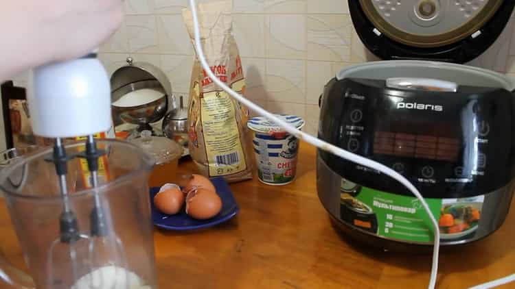 To prepare a honey cake in a slow cooker, prepare the ingredients