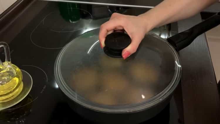 Cover the cutlets with a lid