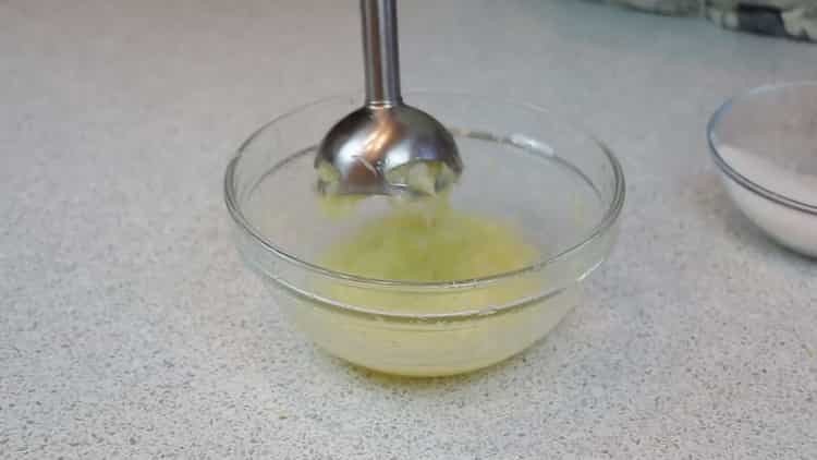 To make a bird’s cake, grind lemon at home