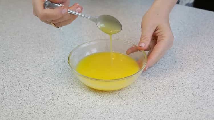 To make a bird’s cake at home, beat the eggs