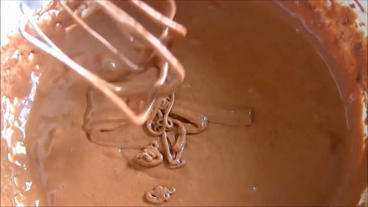 To make a cake, beat the milk with semolina and lemon, whisk the ingredients