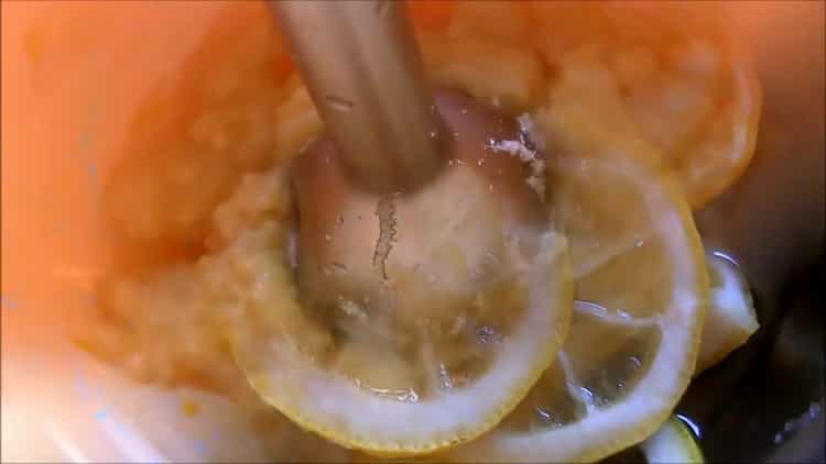 To make a cake, bird milk with semolina and lemon chop citrus