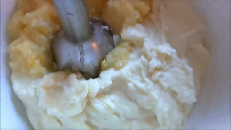 To make the cake, bird milk with semolina and lemon combine the ingredients for the cream