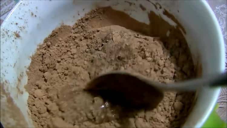 To make a cake, bird milk with semolina and lemon, prepare the icing